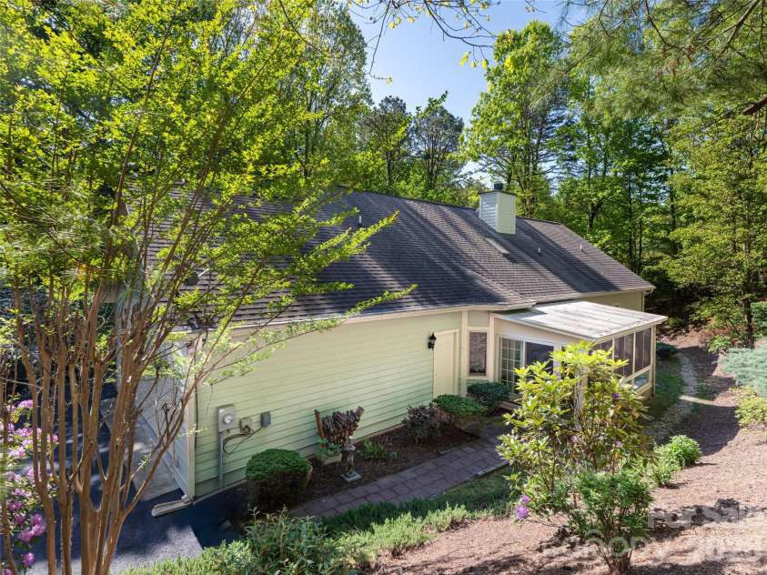 4 Dogwood Glen Circle, Etowah, NC 28729.  MLS# CAR4423039, YatesRealty ID 49877. 