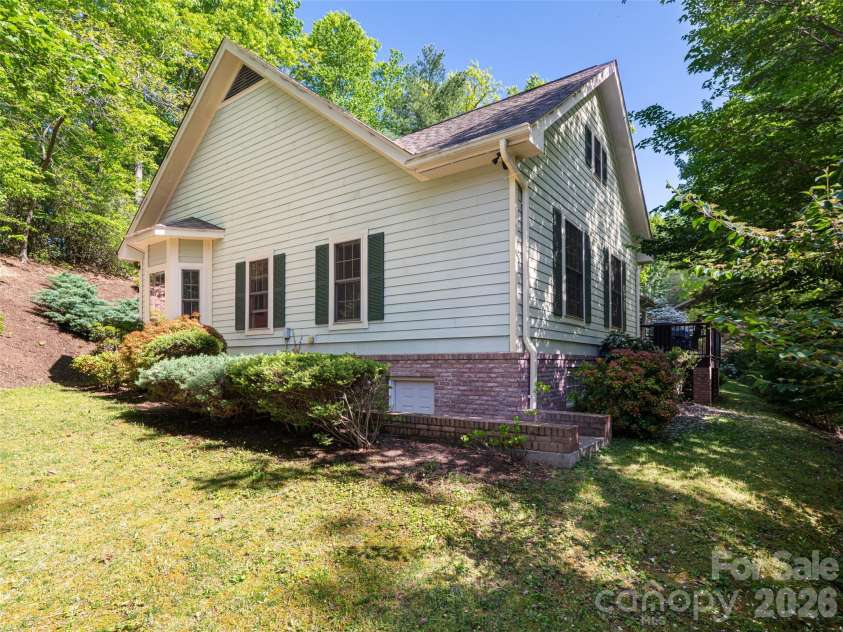 4 Dogwood Glen Circle, Etowah, NC 28729.  MLS# CAR4423039, YatesRealty ID 49877. 