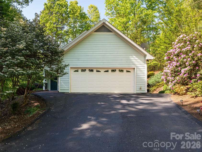 4 Dogwood Glen Circle, Etowah, NC 28729.  MLS# CAR4423039, YatesRealty ID 49877. 