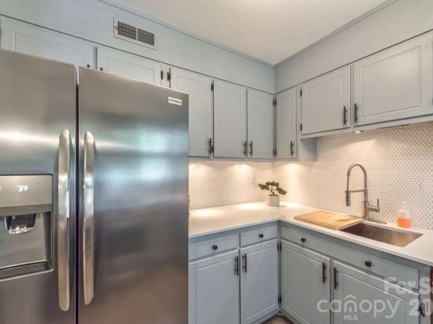 4604 Coronado Drive, Charlotte, NC 28212.  MLS# CAR4421461, YatesRealty ID 49880. 