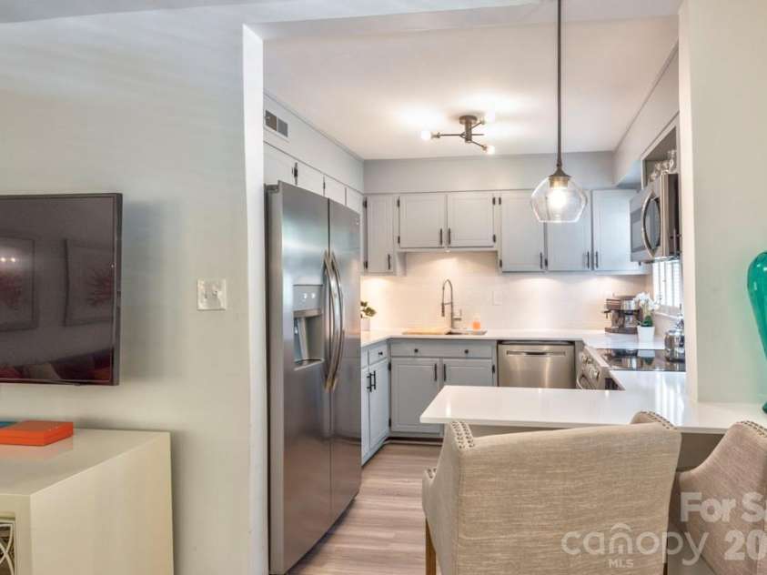 4604 Coronado Drive, Charlotte, NC 28212.  MLS# CAR4421461, YatesRealty ID 49880. 