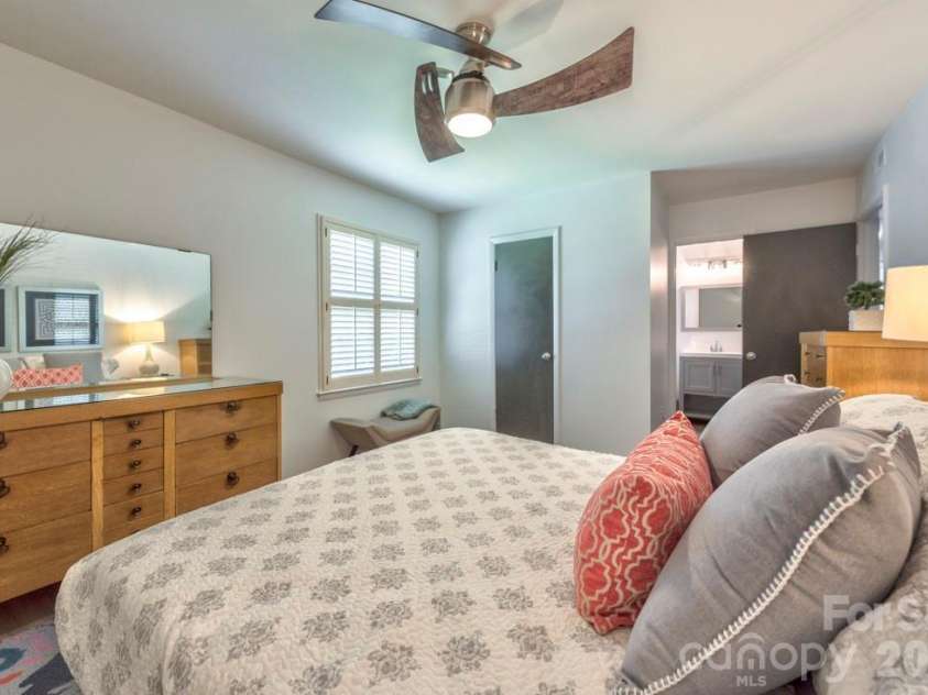 4604 Coronado Drive, Charlotte, NC 28212.  MLS# CAR4421461, YatesRealty ID 49880. 