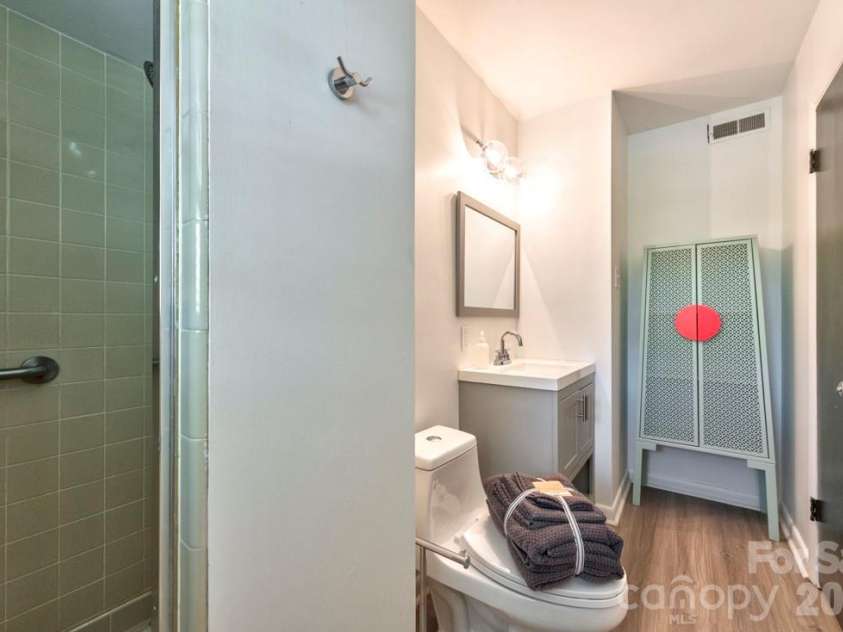 4604 Coronado Drive, Charlotte, NC 28212.  MLS# CAR4421461, YatesRealty ID 49880. 