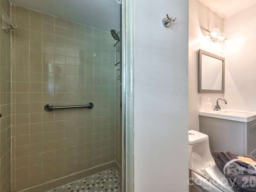 4604 Coronado Drive, Charlotte, NC 28212.  MLS# CAR4421461, YatesRealty ID 49880. 