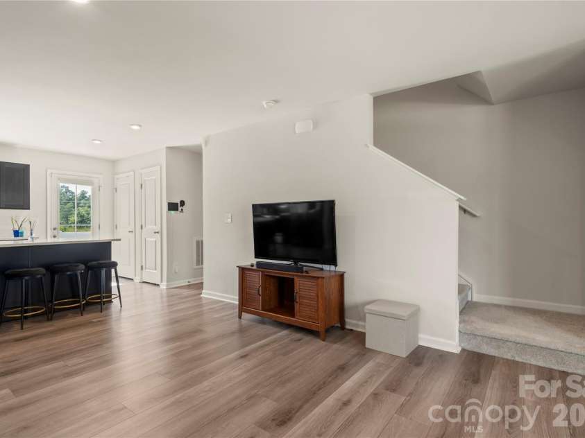 4101 Wild Ridge Drive, Charlotte, NC 28215.  MLS# CAR4422271, YatesRealty ID 49883. 