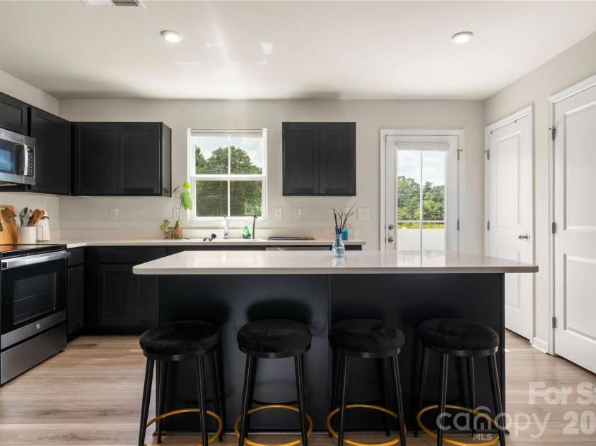 4101 Wild Ridge Drive, Charlotte, NC 28215.  MLS# CAR4422271, YatesRealty ID 49883. 
