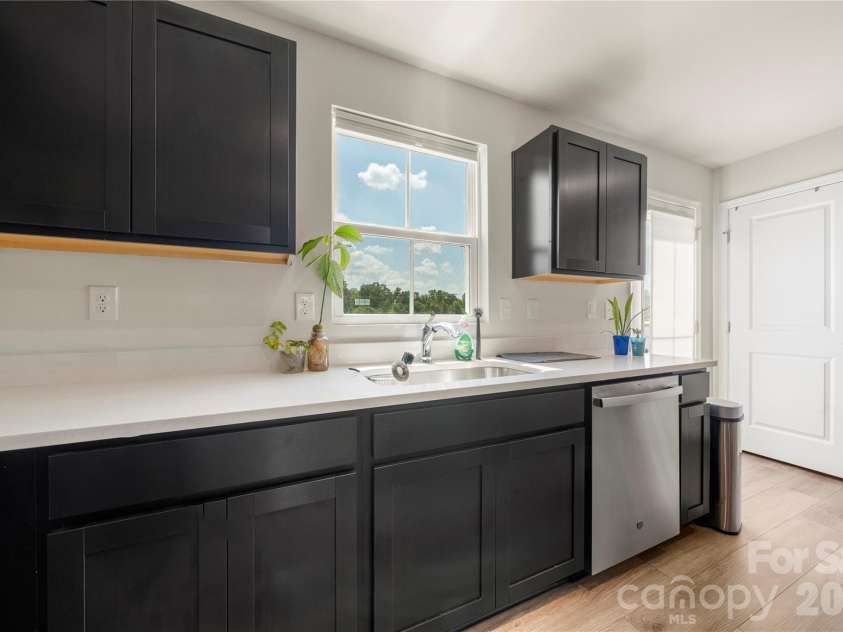 4101 Wild Ridge Drive, Charlotte, NC 28215.  MLS# CAR4422271, YatesRealty ID 49883. 