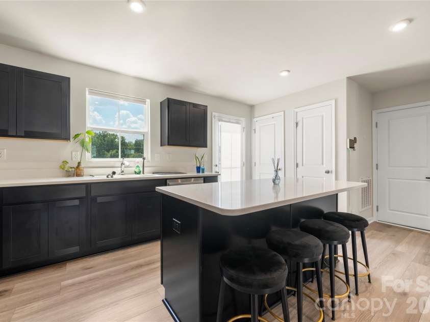 4101 Wild Ridge Drive, Charlotte, NC 28215.  MLS# CAR4422271, YatesRealty ID 49883. 