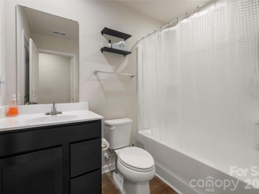4101 Wild Ridge Drive, Charlotte, NC 28215.  MLS# CAR4422271, YatesRealty ID 49883. 