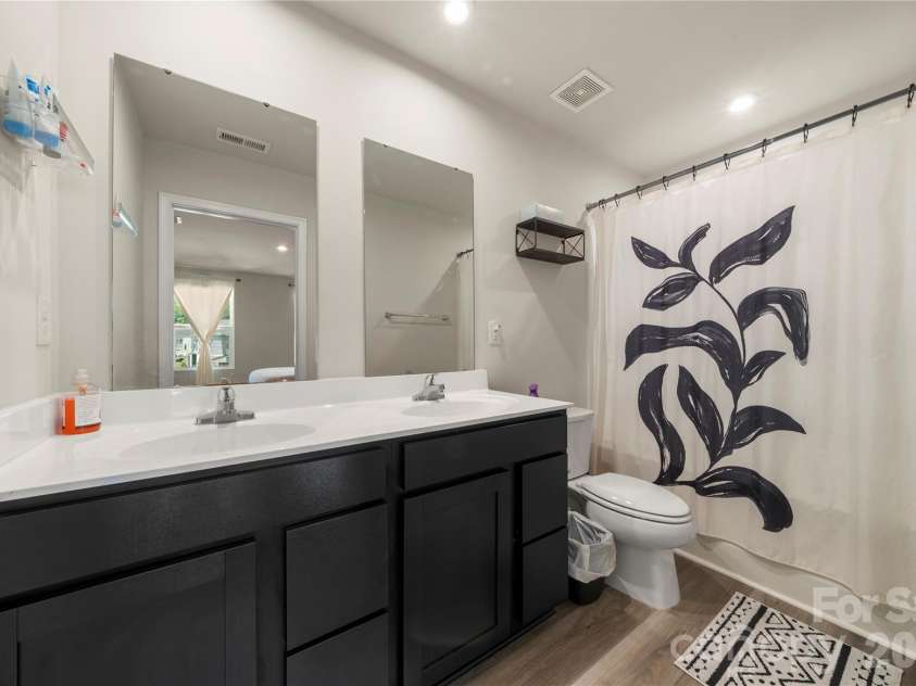 4101 Wild Ridge Drive, Charlotte, NC 28215.  MLS# CAR4422271, YatesRealty ID 49883. 