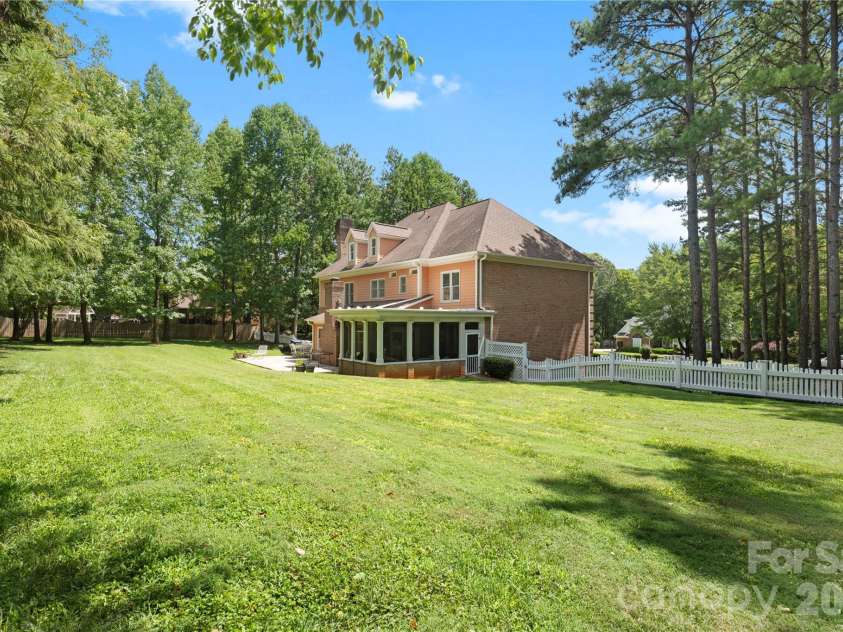 6041 Bluebird Hill Lane, Matthews, NC 28104.  MLS# CAR4413086, YatesRealty ID 49886. 