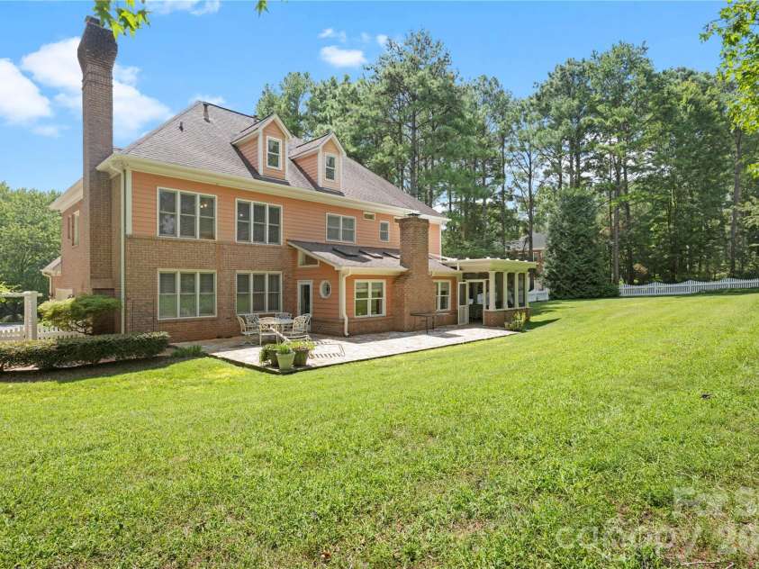 6041 Bluebird Hill Lane, Matthews, NC 28104.  MLS# CAR4413086, YatesRealty ID 49886. 
