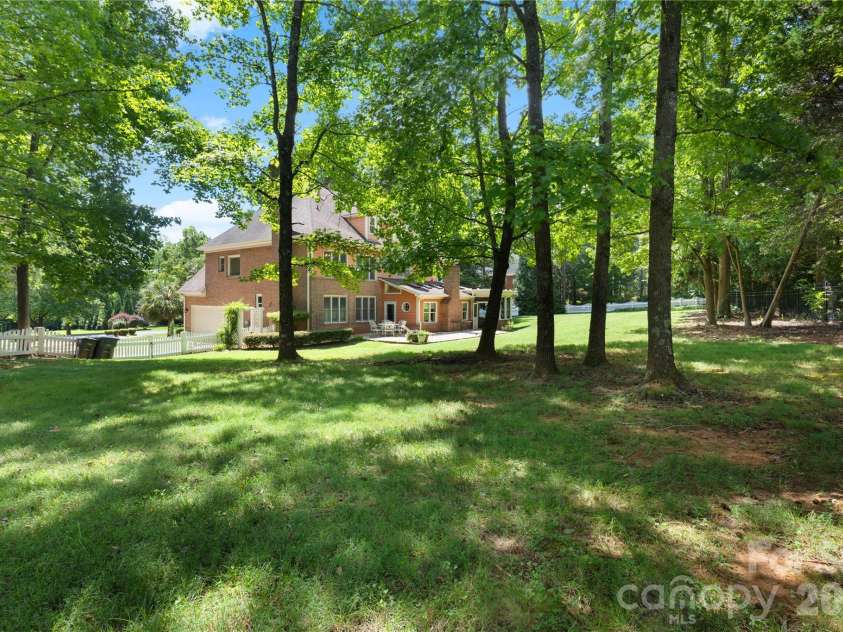 6041 Bluebird Hill Lane, Matthews, NC 28104.  MLS# CAR4413086, YatesRealty ID 49886. 