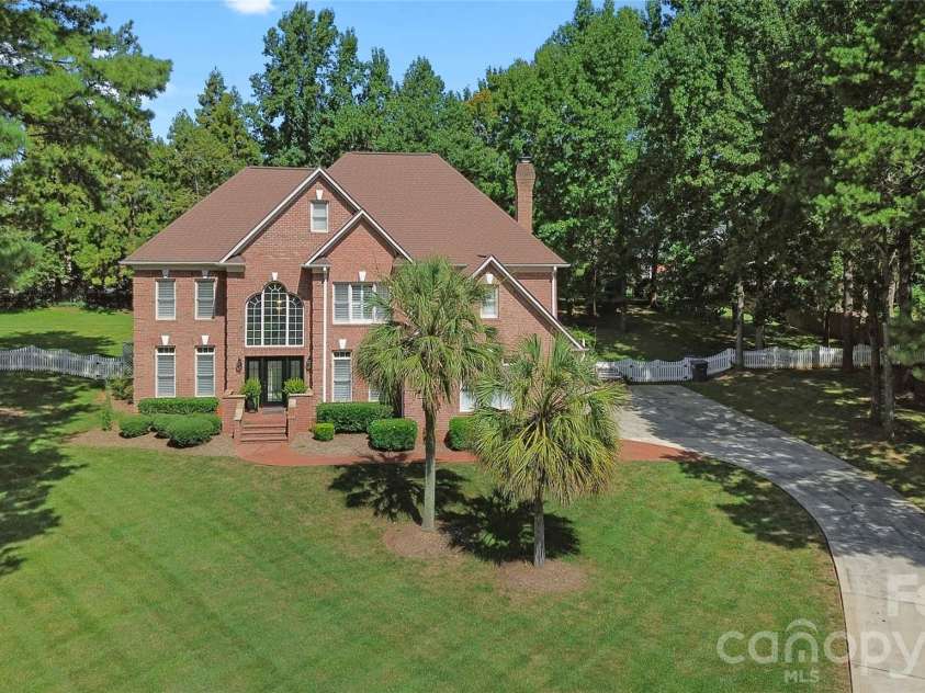 6041 Bluebird Hill Lane, Matthews, NC 28104.  MLS# CAR4413086, YatesRealty ID 49886. 