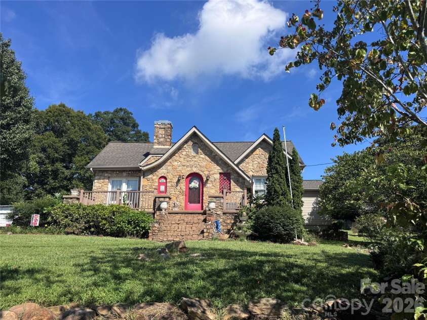 106 Myrtle Street, Morganton, NC 28655.  MLS# CAR4422677, YatesRealty ID 49887. Front of house