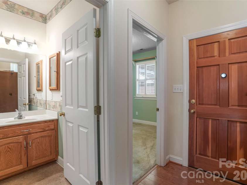 3846 Azalea Trail, Denver, NC 28037.  MLS# CAR4354328, YatesRealty ID 4989. En suite Primary Bathroom
