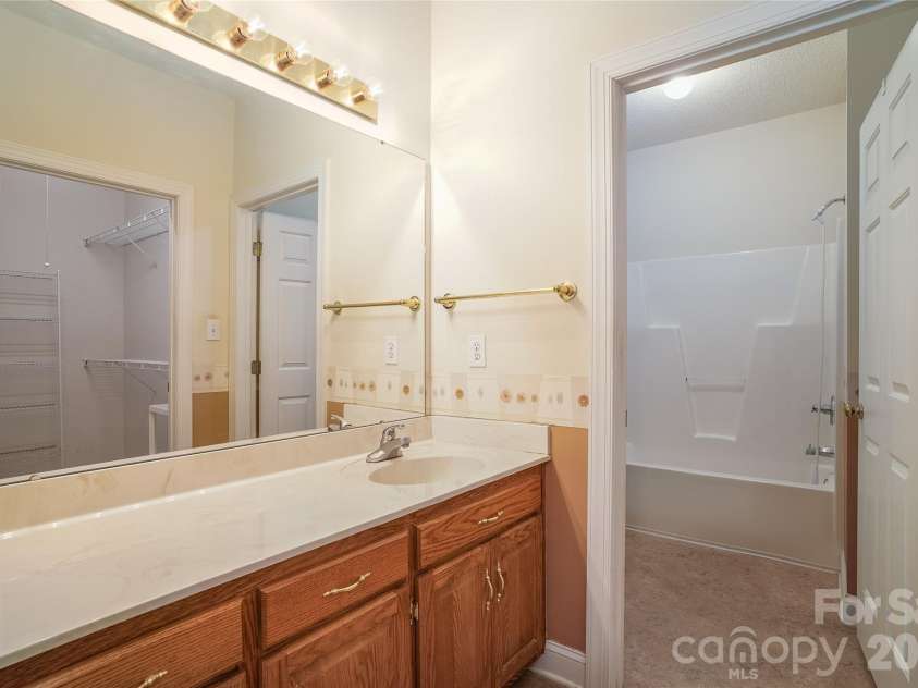 3846 Azalea Trail, Denver, NC 28037.  MLS# CAR4354328, YatesRealty ID 4989. En suite Primary Bathroom