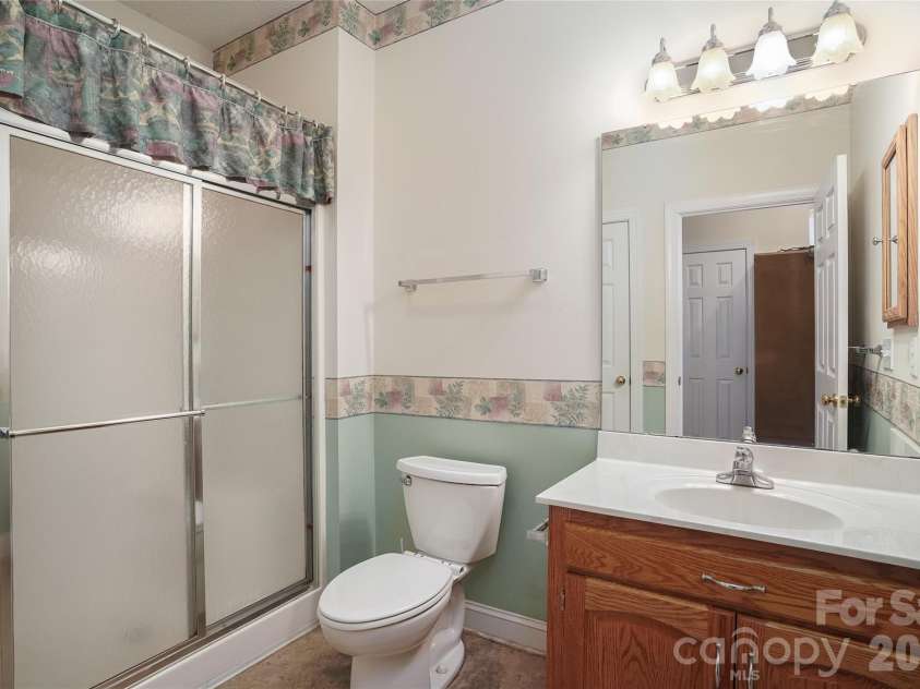 3846 Azalea Trail, Denver, NC 28037.  MLS# CAR4354328, YatesRealty ID 4989. Secondary Bathroom