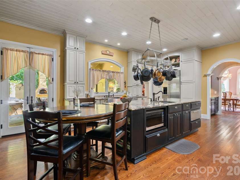 598 Old Toll Road, Asheville, NC 28804.  MLS# CAR4423120, YatesRealty ID 49890. Breakfast Area