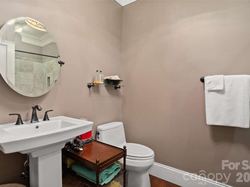 598 Old Toll Road, Asheville, NC 28804.  MLS# CAR4423120, YatesRealty ID 49890. Ensuite Bath