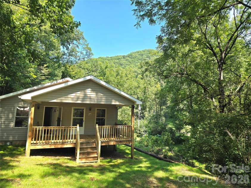 141 Silver Fox Drive, Cullowhee, NC 28723.  MLS# CAR4422320, YatesRealty ID 49891. 