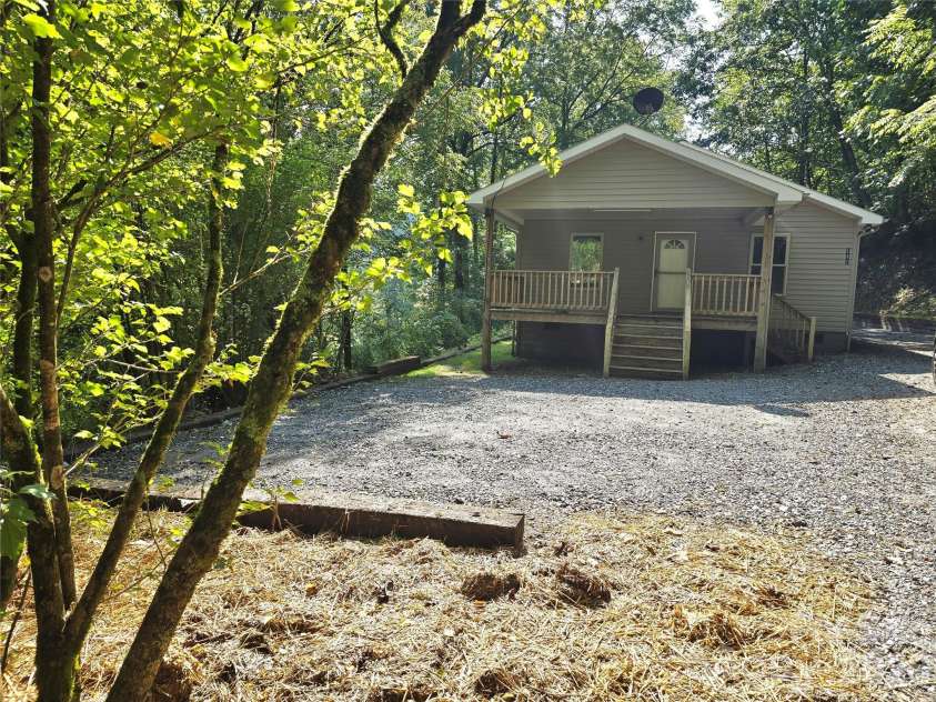 141 Silver Fox Drive, Cullowhee, NC 28723.  MLS# CAR4422320, YatesRealty ID 49891. 