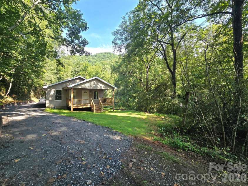 141 Silver Fox Drive, Cullowhee, NC 28723.  MLS# CAR4422320, YatesRealty ID 49891. 