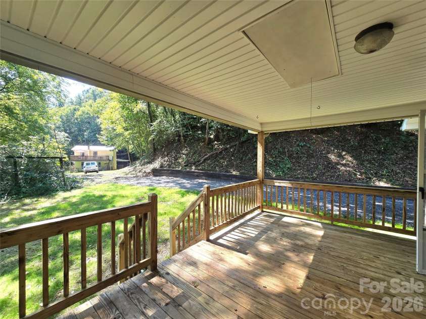 141 Silver Fox Drive, Cullowhee, NC 28723.  MLS# CAR4422320, YatesRealty ID 49891. 