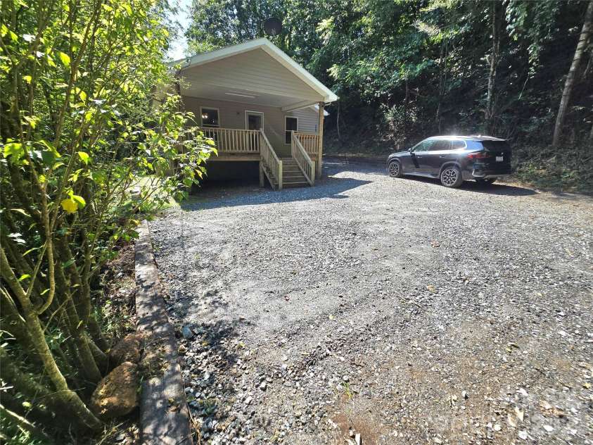 141 Silver Fox Drive, Cullowhee, NC 28723.  MLS# CAR4422320, YatesRealty ID 49891. 