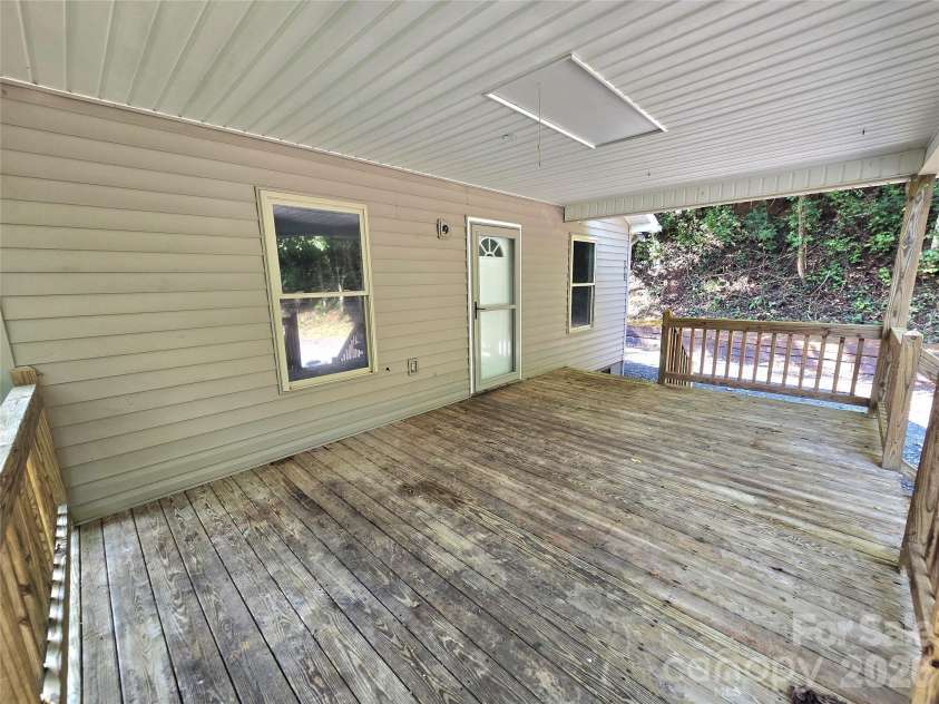 141 Silver Fox Drive, Cullowhee, NC 28723.  MLS# CAR4422320, YatesRealty ID 49891. 