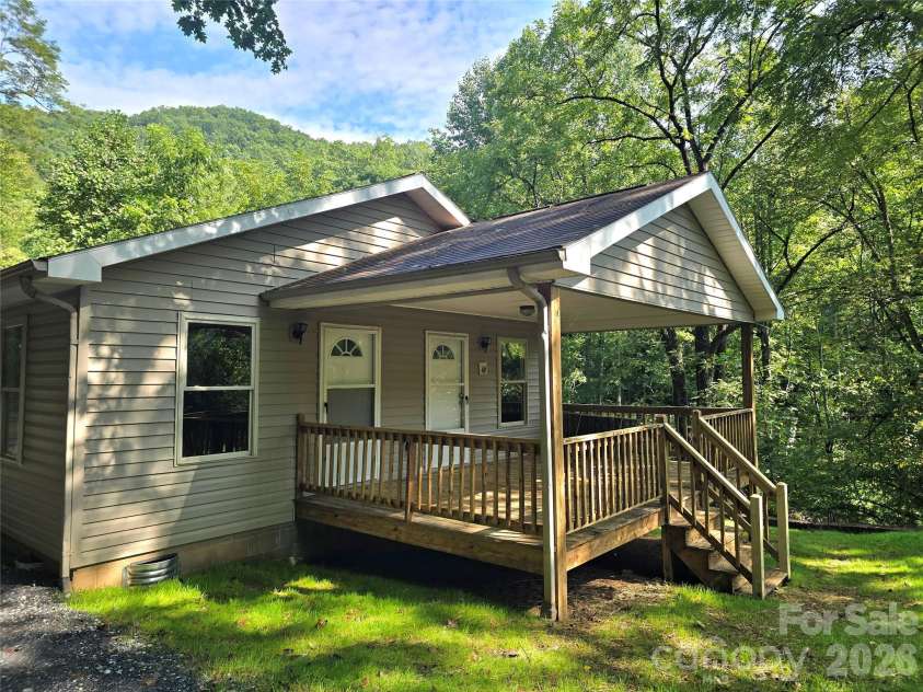141 Silver Fox Drive, Cullowhee, NC 28723.  MLS# CAR4422320, YatesRealty ID 49891. 