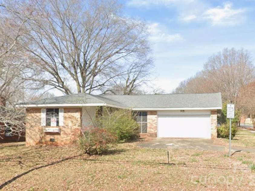 400 Shaver Street, Salisbury, NC 28144.  MLS# CAR4421212, YatesRealty ID 49893. 