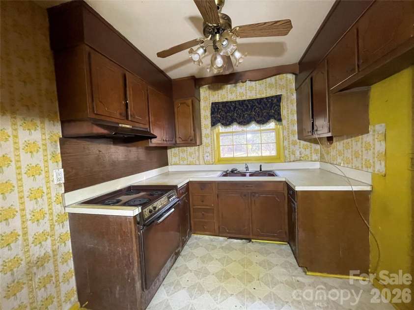 400 Shaver Street, Salisbury, NC 28144.  MLS# CAR4421212, YatesRealty ID 49893. 