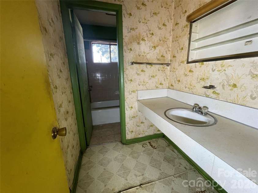 400 Shaver Street, Salisbury, NC 28144.  MLS# CAR4421212, YatesRealty ID 49893. 