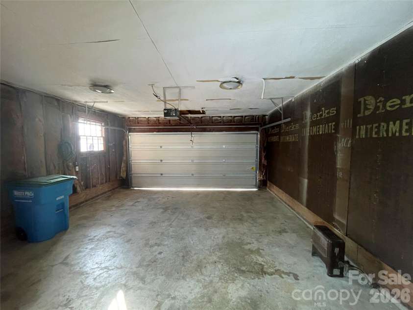 400 Shaver Street, Salisbury, NC 28144.  MLS# CAR4421212, YatesRealty ID 49893. 