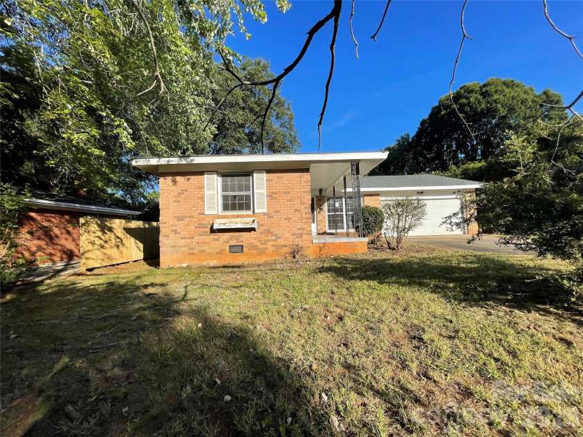 400 Shaver Street, Salisbury, NC 28144.  MLS# CAR4421212, YatesRealty ID 49893. 