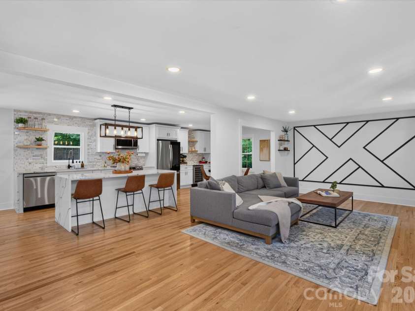 4415 Deepwood Drive, Charlotte, NC 28226.  MLS# CAR4421493, YatesRealty ID 49895. 
