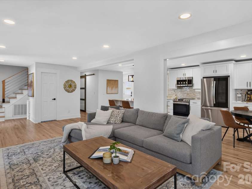 4415 Deepwood Drive, Charlotte, NC 28226.  MLS# CAR4421493, YatesRealty ID 49895. 