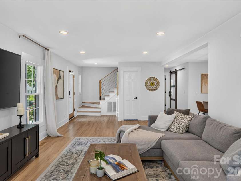 4415 Deepwood Drive, Charlotte, NC 28226.  MLS# CAR4421493, YatesRealty ID 49895. 