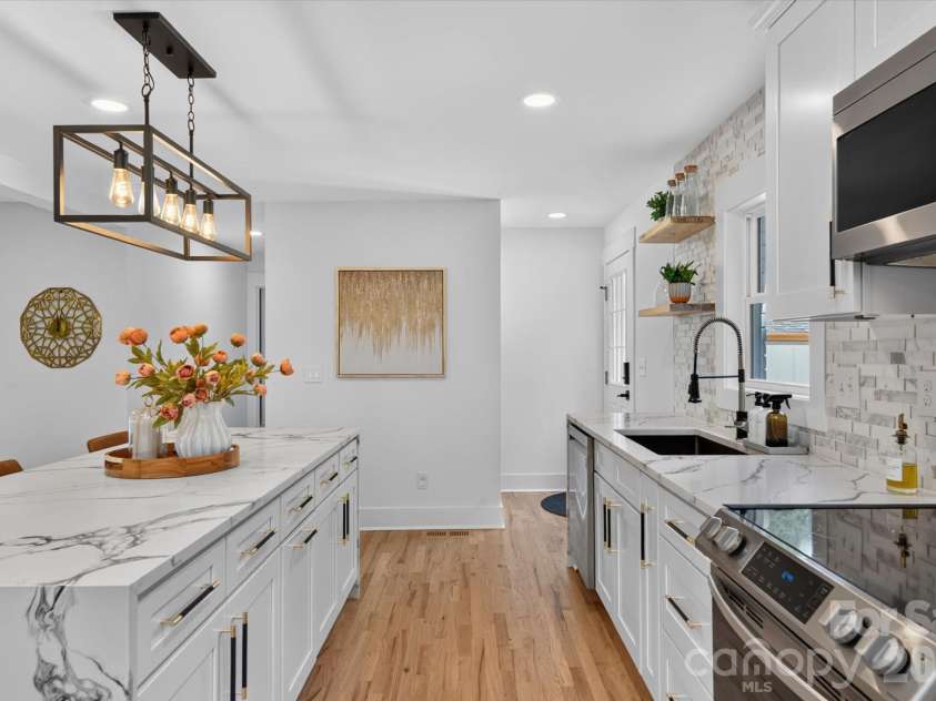 4415 Deepwood Drive, Charlotte, NC 28226.  MLS# CAR4421493, YatesRealty ID 49895. 