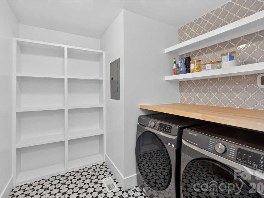 4415 Deepwood Drive, Charlotte, NC 28226.  MLS# CAR4421493, YatesRealty ID 49895. 