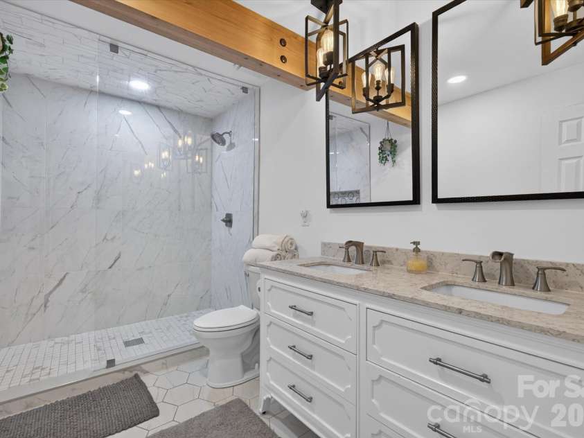 4415 Deepwood Drive, Charlotte, NC 28226.  MLS# CAR4421493, YatesRealty ID 49895. 