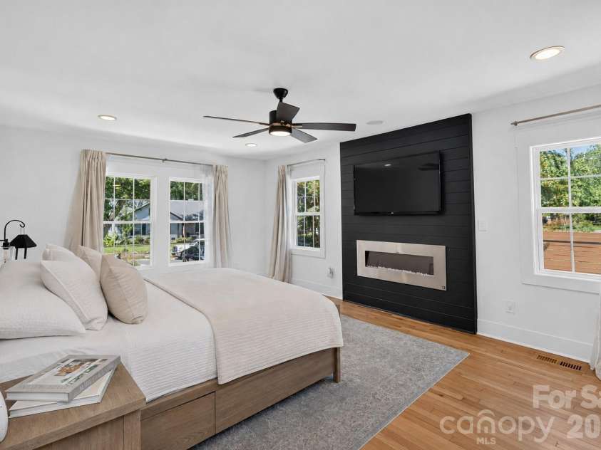 4415 Deepwood Drive, Charlotte, NC 28226.  MLS# CAR4421493, YatesRealty ID 49895. 