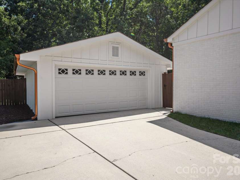 4415 Deepwood Drive, Charlotte, NC 28226.  MLS# CAR4421493, YatesRealty ID 49895. 