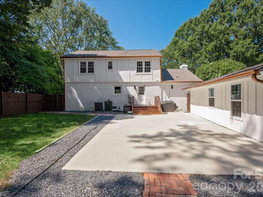4415 Deepwood Drive, Charlotte, NC 28226.  MLS# CAR4421493, YatesRealty ID 49895. 