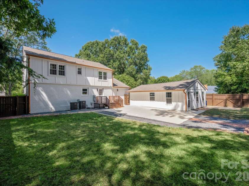 4415 Deepwood Drive, Charlotte, NC 28226.  MLS# CAR4421493, YatesRealty ID 49895. 