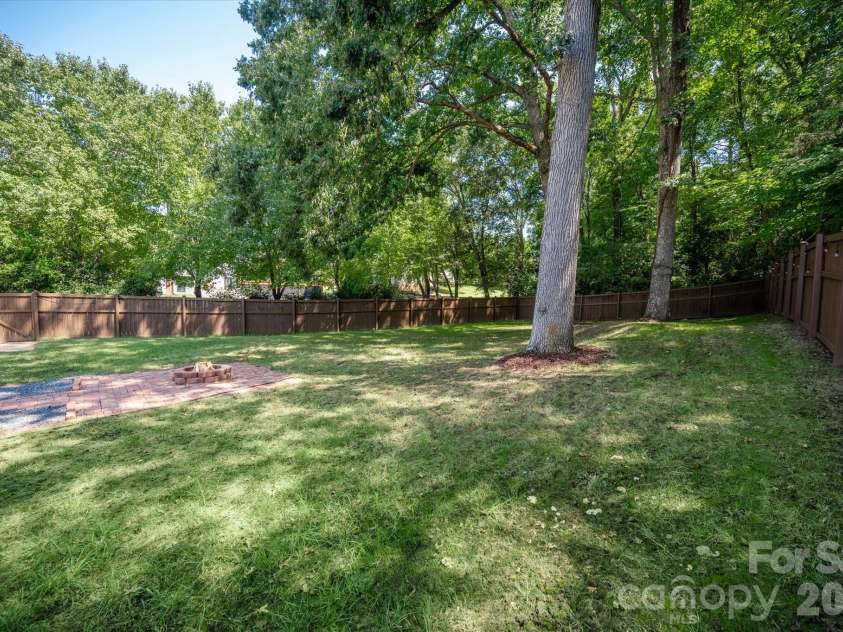 4415 Deepwood Drive, Charlotte, NC 28226.  MLS# CAR4421493, YatesRealty ID 49895. 