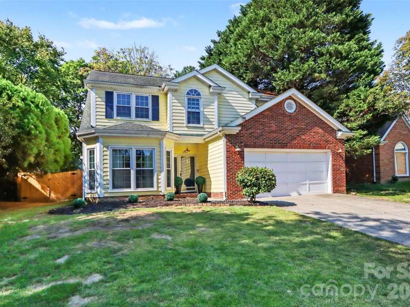3907 Yorkford Drive, Charlotte, NC 28269.  MLS# CAR4421220, YatesRealty ID 49897. 