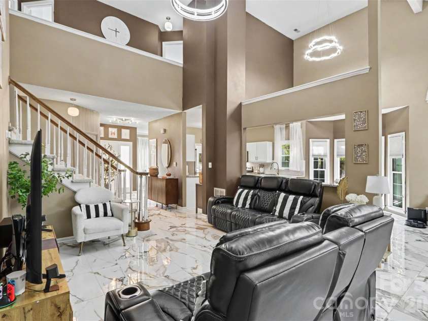 3907 Yorkford Drive, Charlotte, NC 28269.  MLS# CAR4421220, YatesRealty ID 49897. 