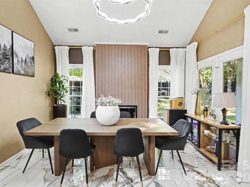 3907 Yorkford Drive, Charlotte, NC 28269.  MLS# CAR4421220, YatesRealty ID 49897. 